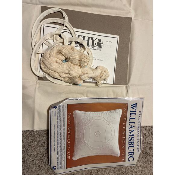 Williamsburg Candlewicking Pillow Album Quilt Tulip Folk Art #7752 - Picture 7 of 7